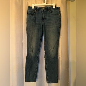 Universal thread women’s skinny jeans.